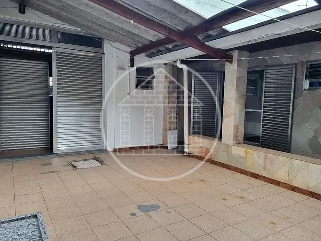 Casa com 250m² 2 quartos e 1 banheiro, à venda, no bairro Jardim dos Lagos em São Paulo