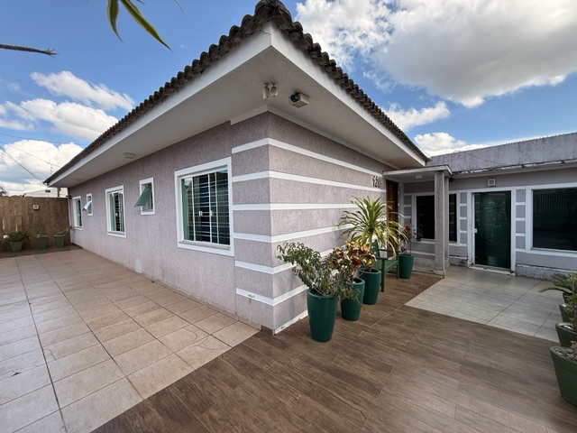 Locação - Casa Comercial com piscina, 5 salas, 5 vagas, 3 banheiros, Área gourmet, Oficinas.