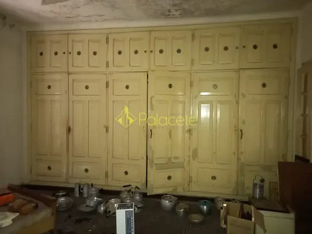 Casa 7 quartos e 4 banheiros, à venda, no bairro Centro em Guaratinguetá