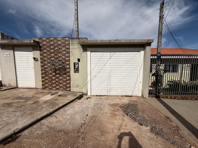 Locação - Sobrado Semimobiliado, 3 quartos sendo 1 suíte, 4 vagas, Área gourmet, Neves.