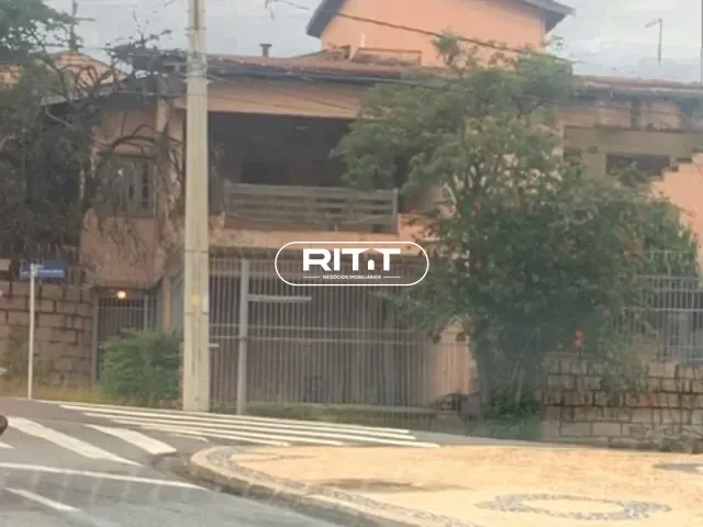 Casa com 433m² 6 quartos e 6 banheiros, à venda, no bairro Vila Embaré em Valinhos