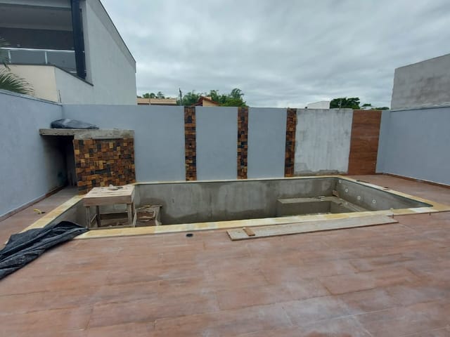 Casa com 300m² 3 quartos e 3 banheiros, à venda, no bairro Parque São Cristóvão em Taubaté