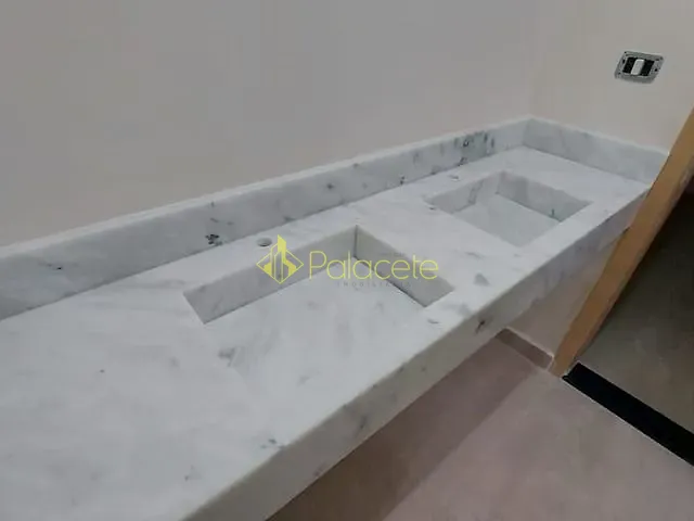 Casa com 300m² 3 quartos e 3 banheiros, à venda, no bairro Parque São Cristóvão em Taubaté