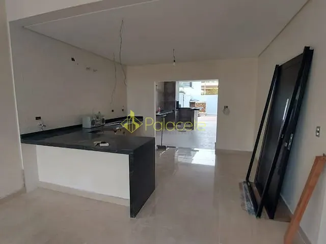 Casa com 300m² 3 quartos e 3 banheiros, à venda, no bairro Parque São Cristóvão em Taubaté