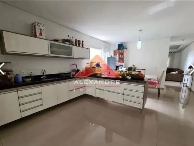 Casa com 10m² 3 quartos e 1 banheiro, à venda, no bairro Jardim das Indústrias em São José Dos Campos