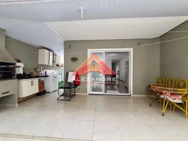 Casa com 10m² 3 quartos e 1 banheiro, à venda, no bairro Jardim das Indústrias em São José Dos Campos