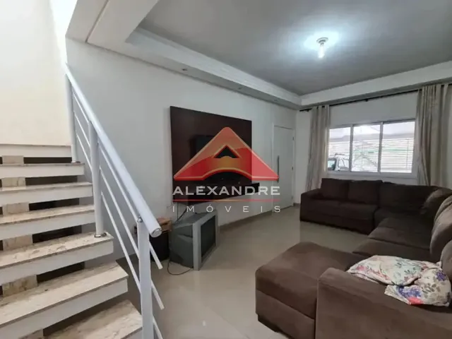 Casa com 10m² 3 quartos e 1 banheiro, à venda, no bairro Jardim das Indústrias em São José Dos Campos