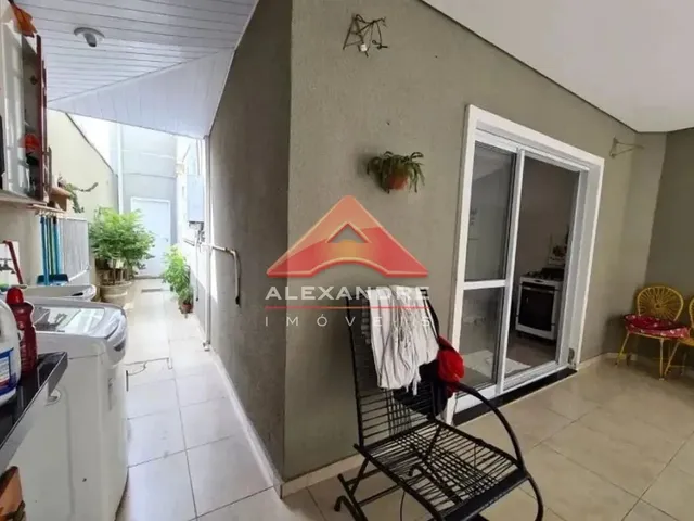 Casa com 10m² 3 quartos e 1 banheiro, à venda, no bairro Jardim das Indústrias em São José Dos Campos