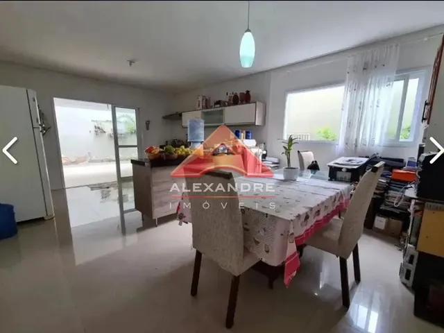 Casa com 10m² 3 quartos e 1 banheiro, à venda, no bairro Jardim das Indústrias em São José Dos Campos