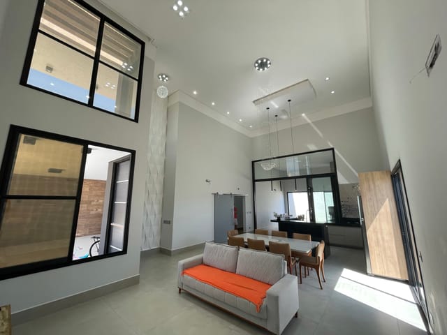 Casa com 400m² 3 quartos e 3 banheiros, à venda, no bairro Quiririm em Taubaté