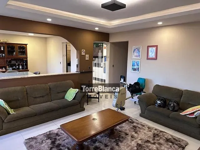 Casa com 250m², à venda, no bairro Centro em Ponta Grossa