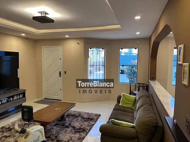 Casa com 250m², à venda, no bairro Centro em Ponta Grossa