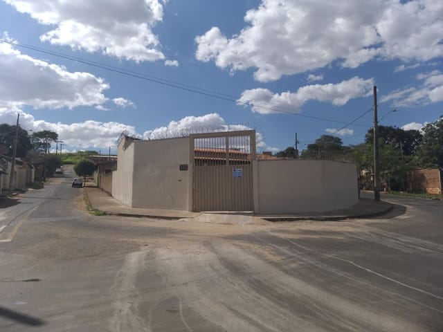 Foto do Casa - Casa com 2 dormitórios à venda, 100 m² por R$ 300.000,00 - Jardim Califórnia - Uberaba/MG | ZUCATO IMOBILIARIA LTDA
