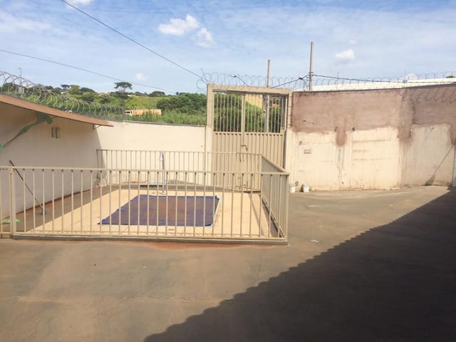 Foto do Casa - Casa com 2 dormitórios à venda, 100 m² por R$ 300.000,00 - Jardim Califórnia - Uberaba/MG | ZUCATO IMOBILIARIA LTDA