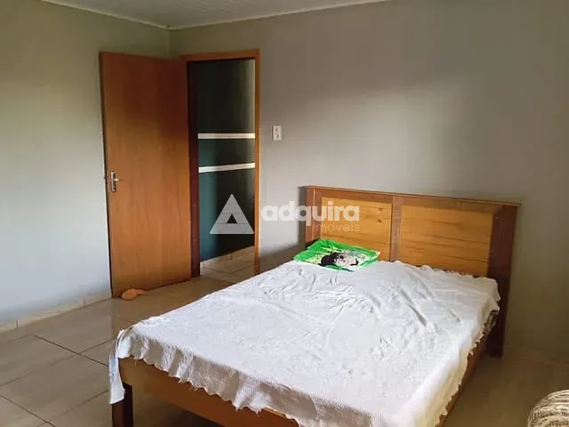 Casa com 470m² 3 quartos e 2 banheiros, à venda, no bairro Uvaranas em Ponta Grossa