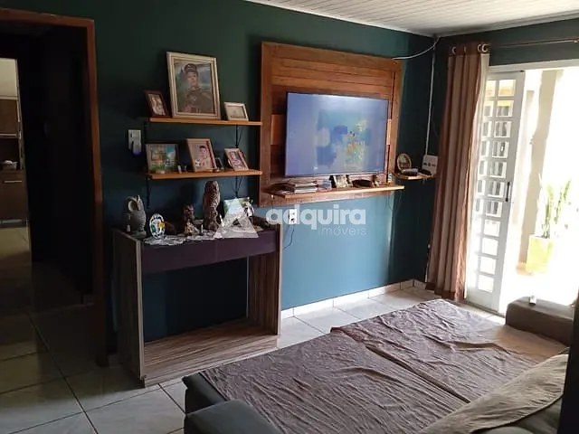Casa com 470m² 3 quartos e 2 banheiros, à venda, no bairro Uvaranas em Ponta Grossa