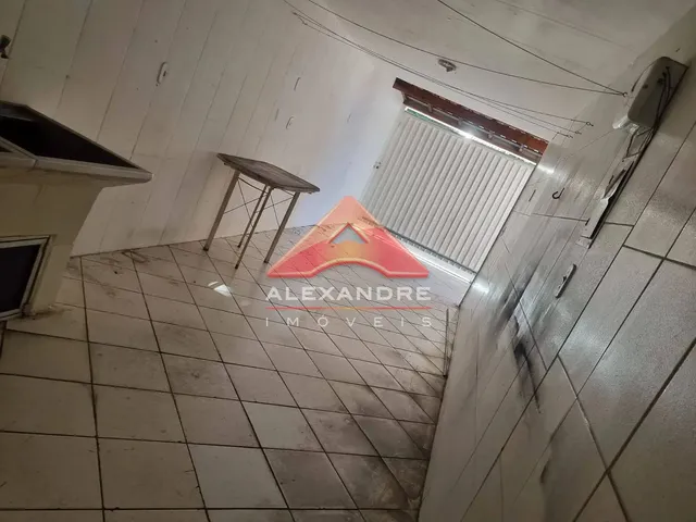 Casa com 10m² 3 quartos e 1 banheiro, à venda, no bairro Monte Castelo em São José Dos Campos
