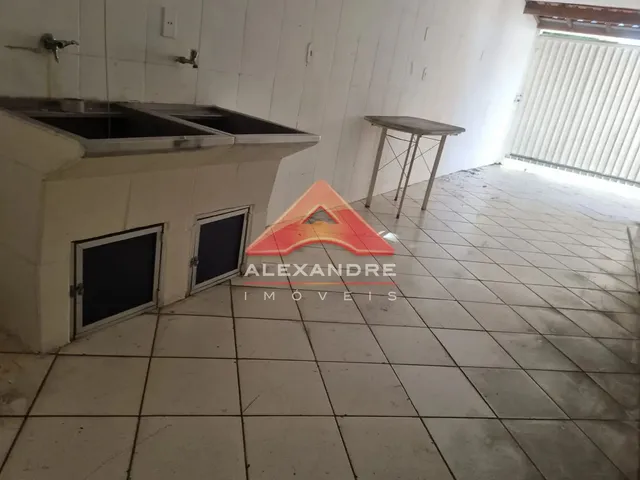 Casa com 10m² 3 quartos e 1 banheiro, à venda, no bairro Monte Castelo em São José Dos Campos