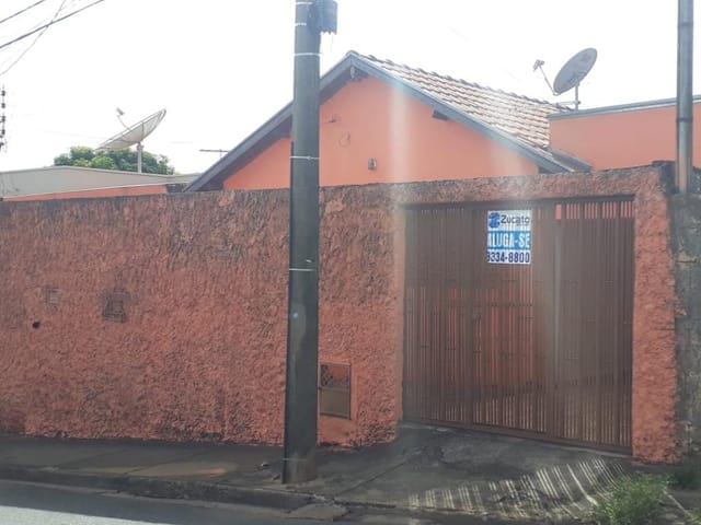 Foto do Casa - Casa com 3 dormitórios para alugar por R$ 800,00/mês - Núcleo Habitacional Silvério Cartafina - Uberaba/MG | ZUCATO IMOBILIARIA LTDA