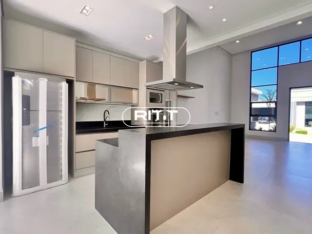 Casa com 300m² 3 quartos e 2 banheiros, à venda, no bairro Roncáglia em Valinhos