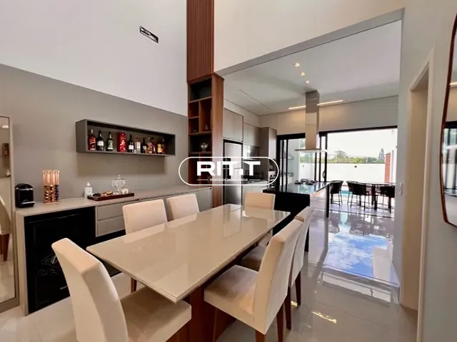 Casa com 300m² 3 quartos e 5 banheiros, à venda, no bairro Roncáglia em Valinhos