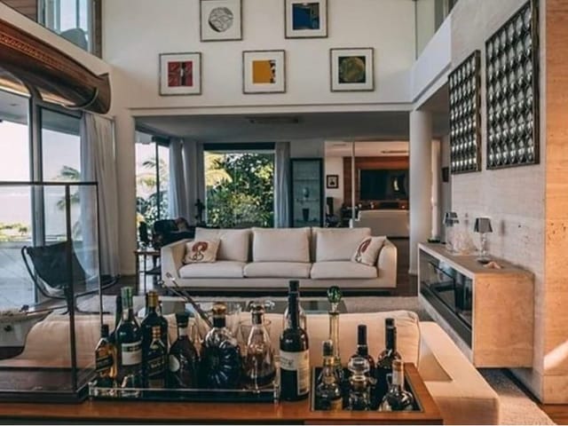 Casa com 1700m² 5 quartos e 8 banheiros, à venda, no bairro Cacupé em Florianópolis