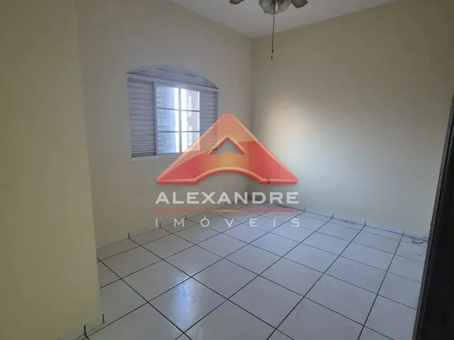 Casa com 10m² 3 quartos e 2 banheiros, à venda, no bairro Jardim Ismênia em São José Dos Campos