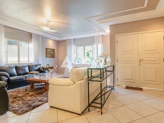 Casa com 692m² 4 quartos e 5 banheiros, à venda, no bairro Orfãs em Ponta Grossa