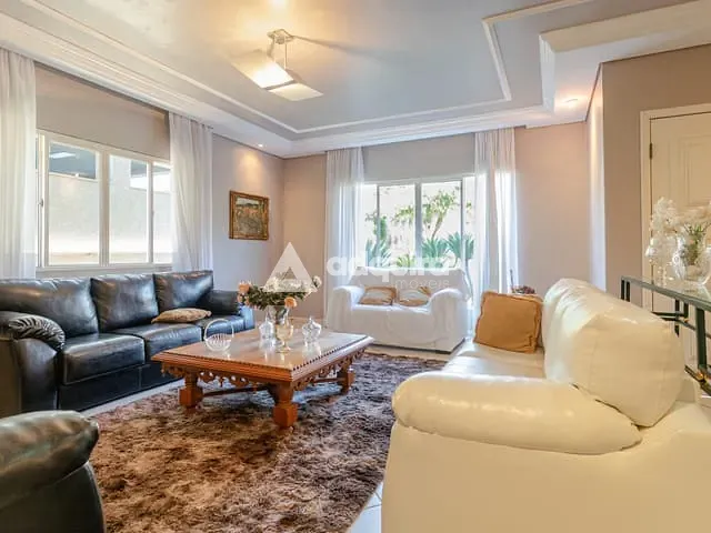 Casa com 692m² 4 quartos e 5 banheiros, à venda, no bairro Orfãs em Ponta Grossa