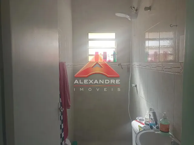 Casa com 10m² 2 quartos e 1 banheiro, à venda, no bairro Bosque dos Eucaliptos em São José Dos Campos