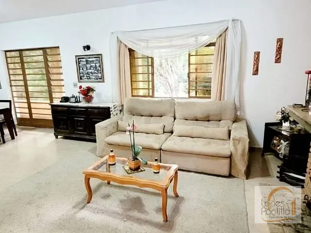 Casa com 7000m² 4 quartos e 3 banheiros, para alugar, no bairro Jardim das Cerejeiras em Atibaia