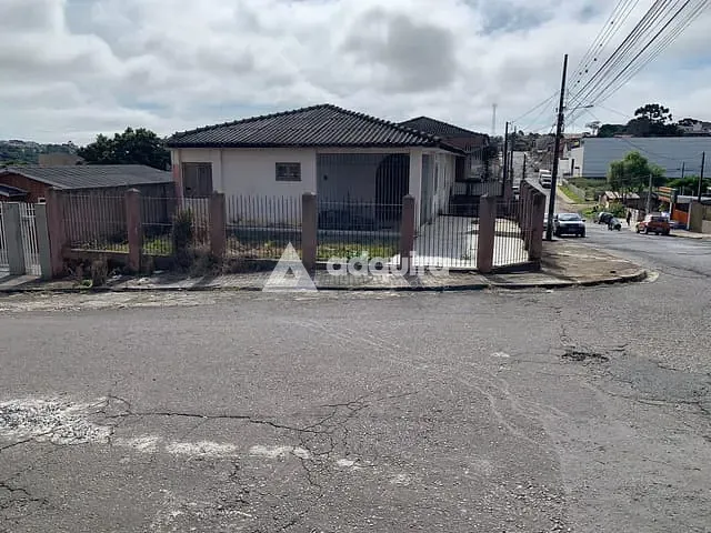 Casa com 238m² 2 quartos e 2 banheiros, à venda, no bairro Uvaranas em Ponta Grossa