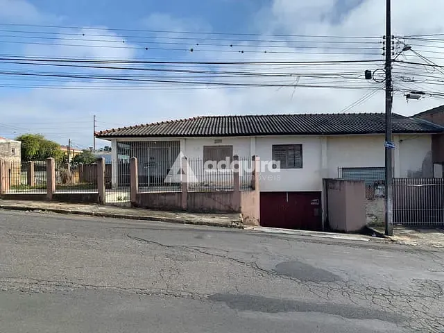Casa com 238m² 2 quartos e 2 banheiros, à venda, no bairro Uvaranas em Ponta Grossa