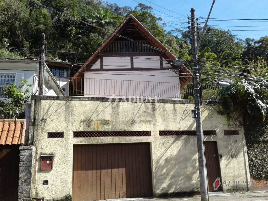Casa à venda com 3 quartos, 200m² - Foto 2