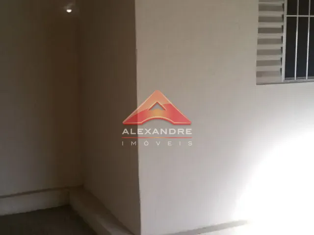 Casa com 300m² 2 quartos e 1 banheiro, à venda, no bairro Vila Guarani em São José dos Campos