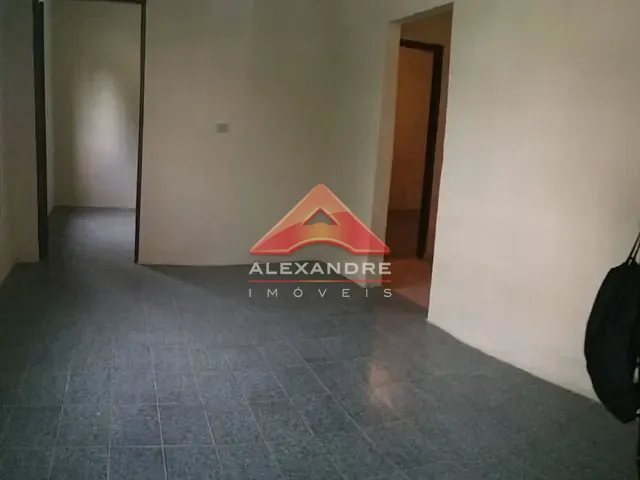 Casa com 300m² 2 quartos e 1 banheiro, à venda, no bairro Vila Guarani em São José dos Campos