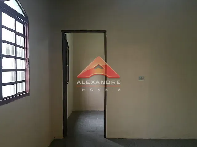 Casa com 300m² 2 quartos e 1 banheiro, à venda, no bairro Vila Guarani em São José dos Campos