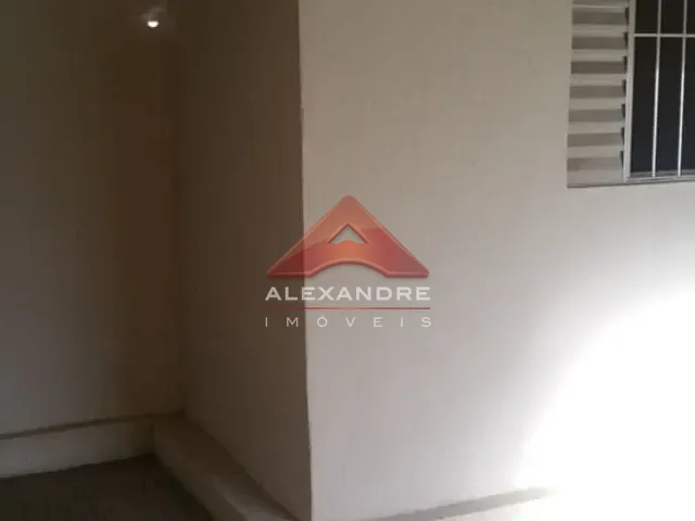 Casa com 300m² 2 quartos e 1 banheiro, à venda, no bairro Vila Guarani em São José dos Campos