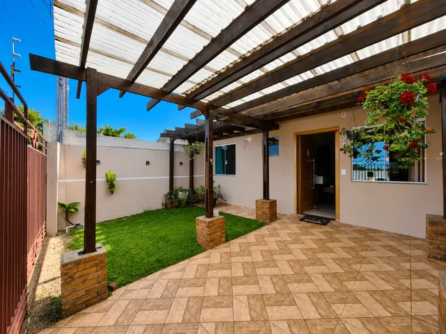 Locação - Casa com 3 quartos, 1 vaga de garagem, Churrasqueira, 70 m², Próx. ao Mariano Atacadista - Uvaranas, Ponta Grossa.