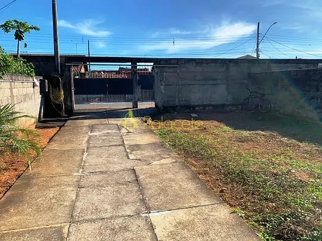Casa com 300m² 2 quartos e 2 banheiros, à venda, no bairro Cidade Nova em Pindamonhangaba