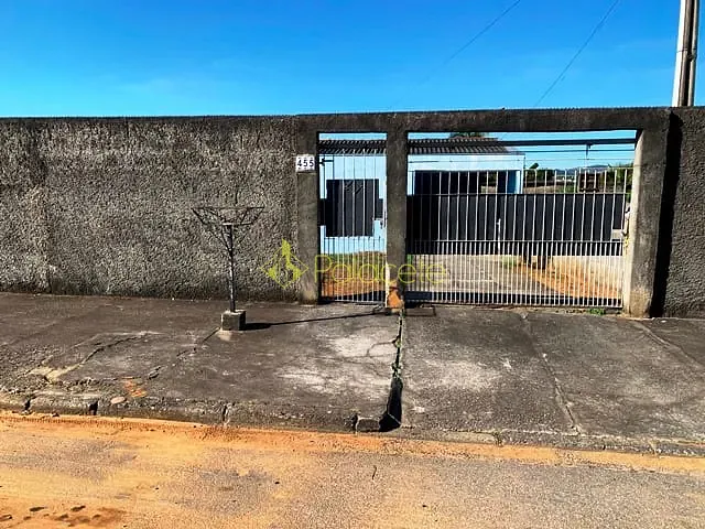Casa com 300m² 2 quartos e 2 banheiros, à venda, no bairro Cidade Nova em Pindamonhangaba