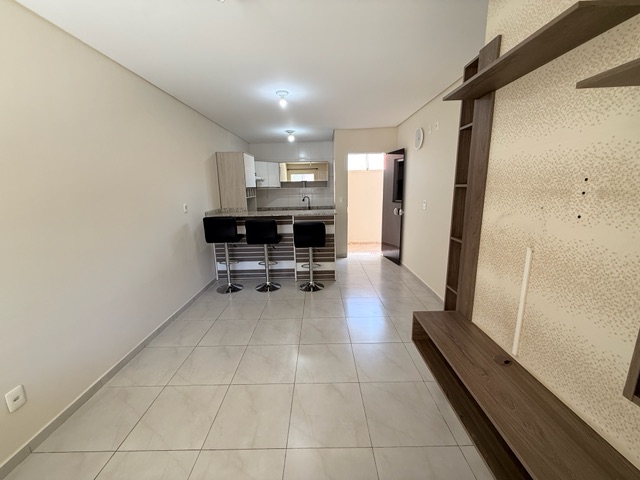 Casa semimobiliada em condomínio fechado para locação, 3 quartos, Uvaranas.