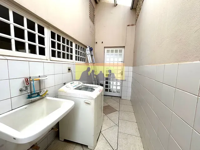 Casa com 360m² 3 quartos e 4 banheiros, à venda, no bairro Jardim Santa Genebra em Campinas