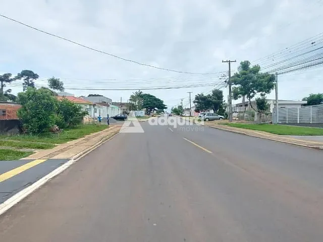 Casa com 360m² 5 quartos e 3 banheiros, à venda, no bairro Uvaranas em Ponta Grossa