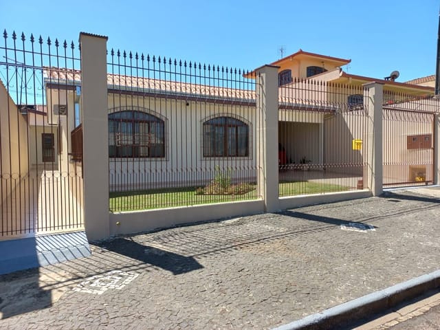 Foto do Casa - Casa com edícula (entrada independente) rua calma à venda, terreno 384m² e 168,44m² de área construída, Boa Vista, próximo a PR-151, Ponta Grossa, PR | Adquira Imóveis
