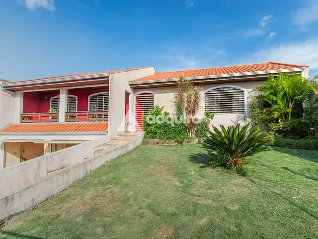 Casa com 495m² 3 quartos e 4 banheiros, à venda, no bairro Uvaranas em Ponta Grossa