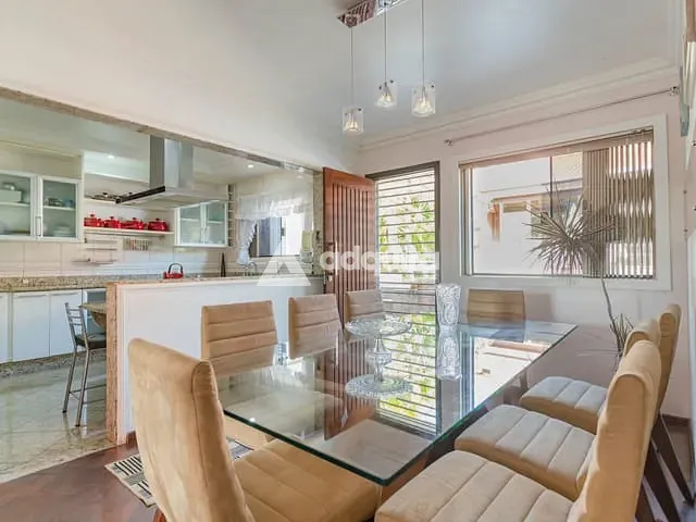 Casa com 495m² 3 quartos e 4 banheiros, à venda, no bairro Uvaranas em Ponta Grossa