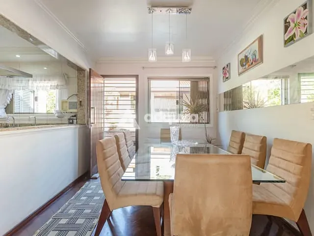 Casa com 495m² 3 quartos e 4 banheiros, à venda, no bairro Uvaranas em Ponta Grossa