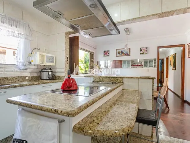 Casa com 495m² 3 quartos e 4 banheiros, à venda, no bairro Uvaranas em Ponta Grossa