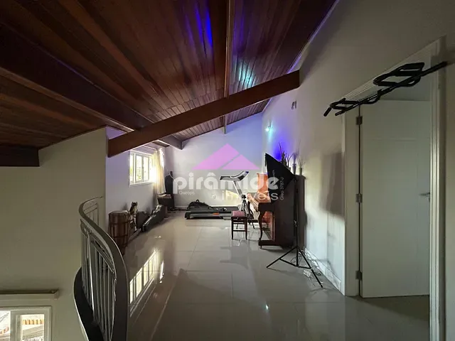 Casa com 1000m² 3 quartos e 4 banheiros, à venda, no bairro Mirante do Vale em Jacareí